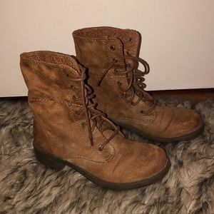 Dark tan/brown cute combat boots. Size 7.